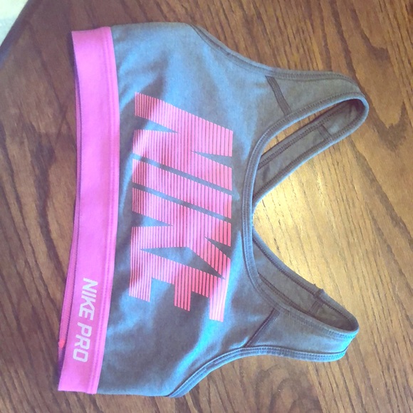 Nike sports bra - Picture 1 of 2